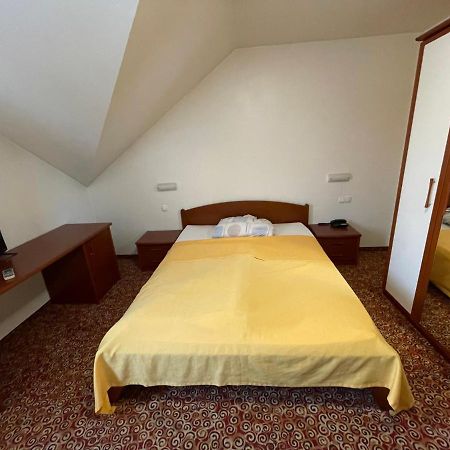 Gostisce Senica Hotel Senovo Exterior photo