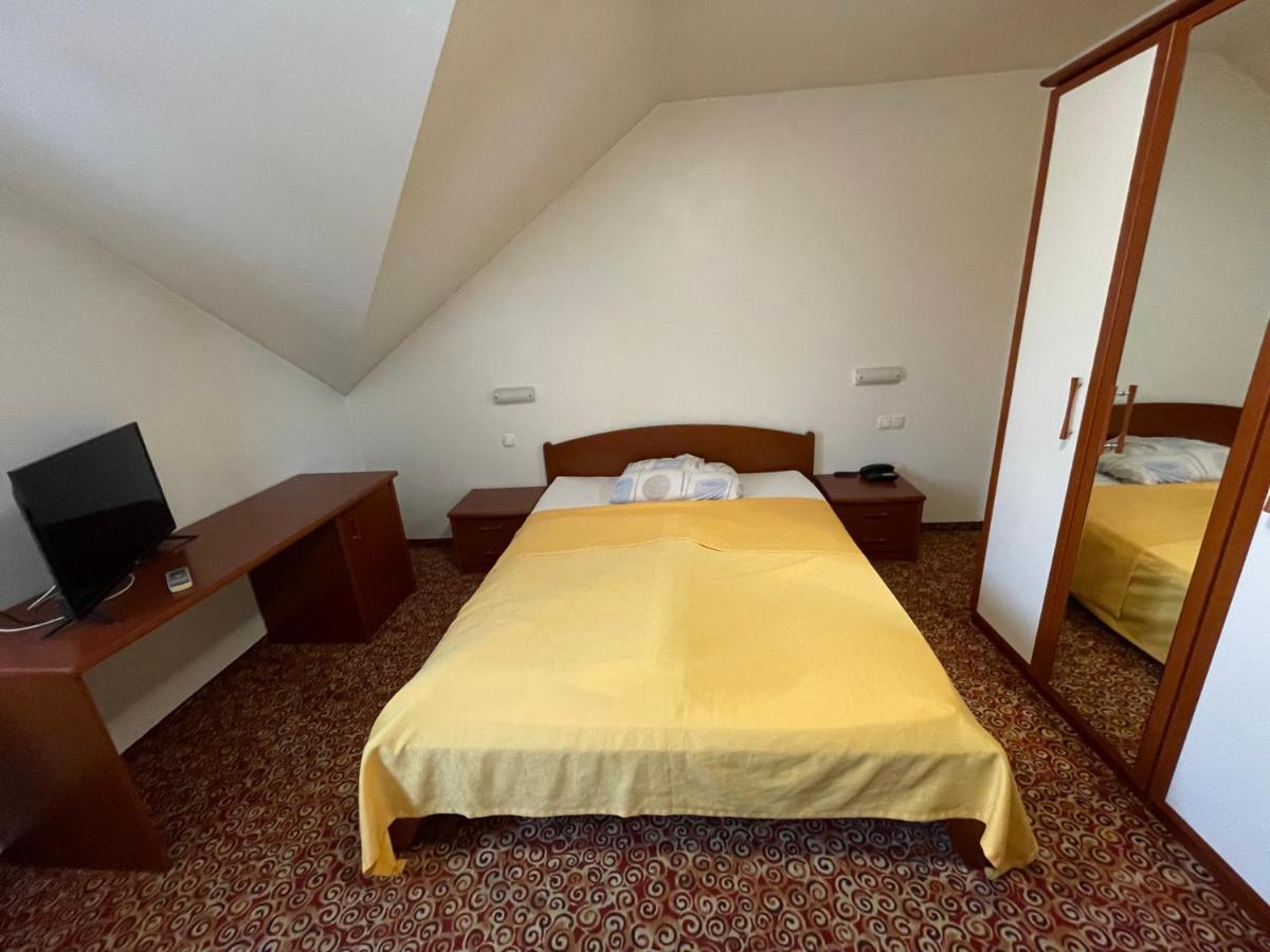 Gostisce Senica Hotel Senovo Exterior photo